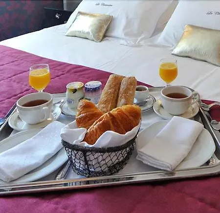 La Chaumiere Отель Доль