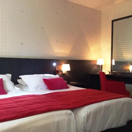 Отель La Chaumiere 3*